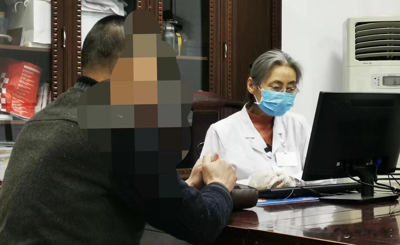 这种类型的失眠不用慌，身边常见两物煮水喝，效果特别好

这位患者是过来复诊的，记