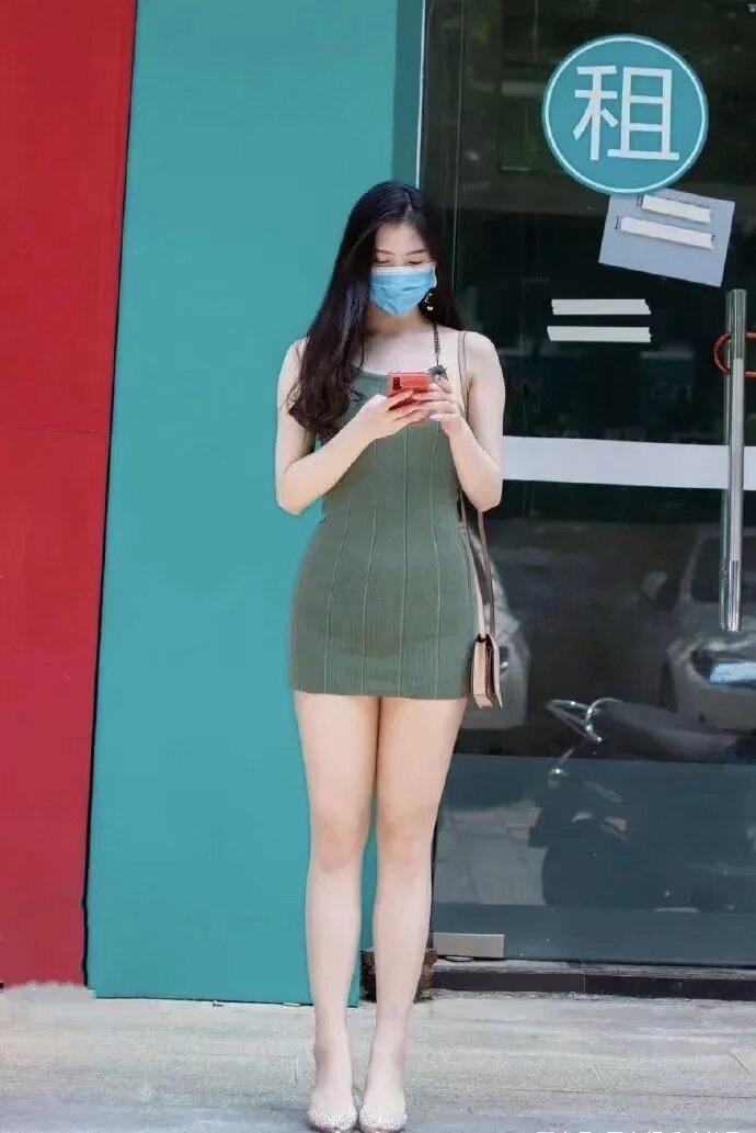 青春轻抚着你的长发，前面是阳光灿烂，背后是对黄昏的憧憬！