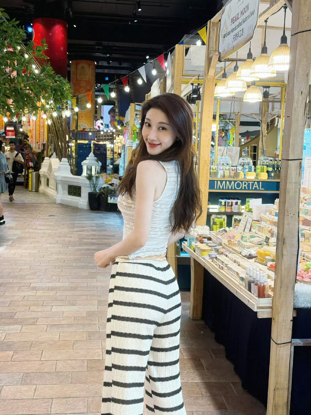 张小婉是新鲜的siuwa啊啊啊啊[苦涩]终于收到宝贝的明信片了好开心💜💚 ​