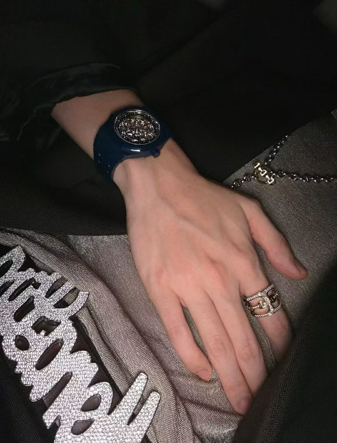 主人拿这个手扣我 