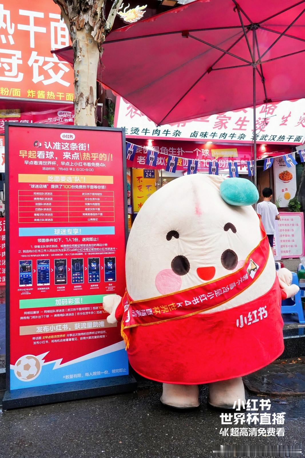 阿根廷赢了但把疲惫写在脸上 当终场哨响，阿根廷球员们瘫倒在地，他们太累了。这场与