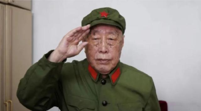 郝家润，男，1927年出生于山东蓬莱，上海离休干部。14岁时，郝家润开始参加革命