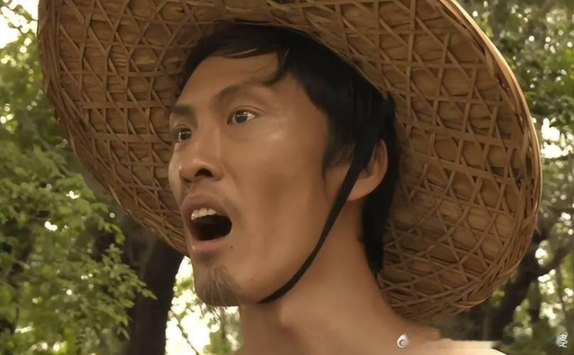 男子编少年淫秽视频逼学校家长回应侮辱诽谤是亲告罪，带着报案材料直接去法院按照刑事