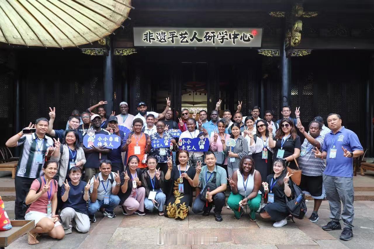 宁波镇海手艺人集聚化改革获全省重大改革突破奖 2 月 24 日 ，镇 海 “ 手