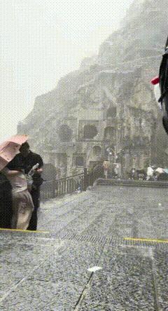 旅游就是受罪你认同吗如果旅游的时机没有选好，比如大夏天的到北京去看故宫，爬长城什