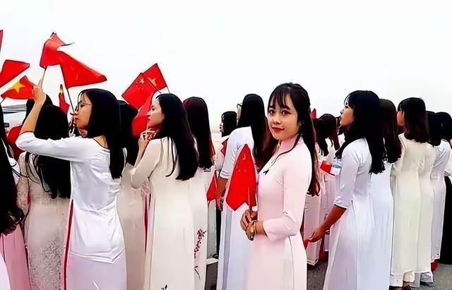 有个越南人他说要是没有现在强大的中国，全世界黄种人在星巴克点咖啡都得放低姿态，黄