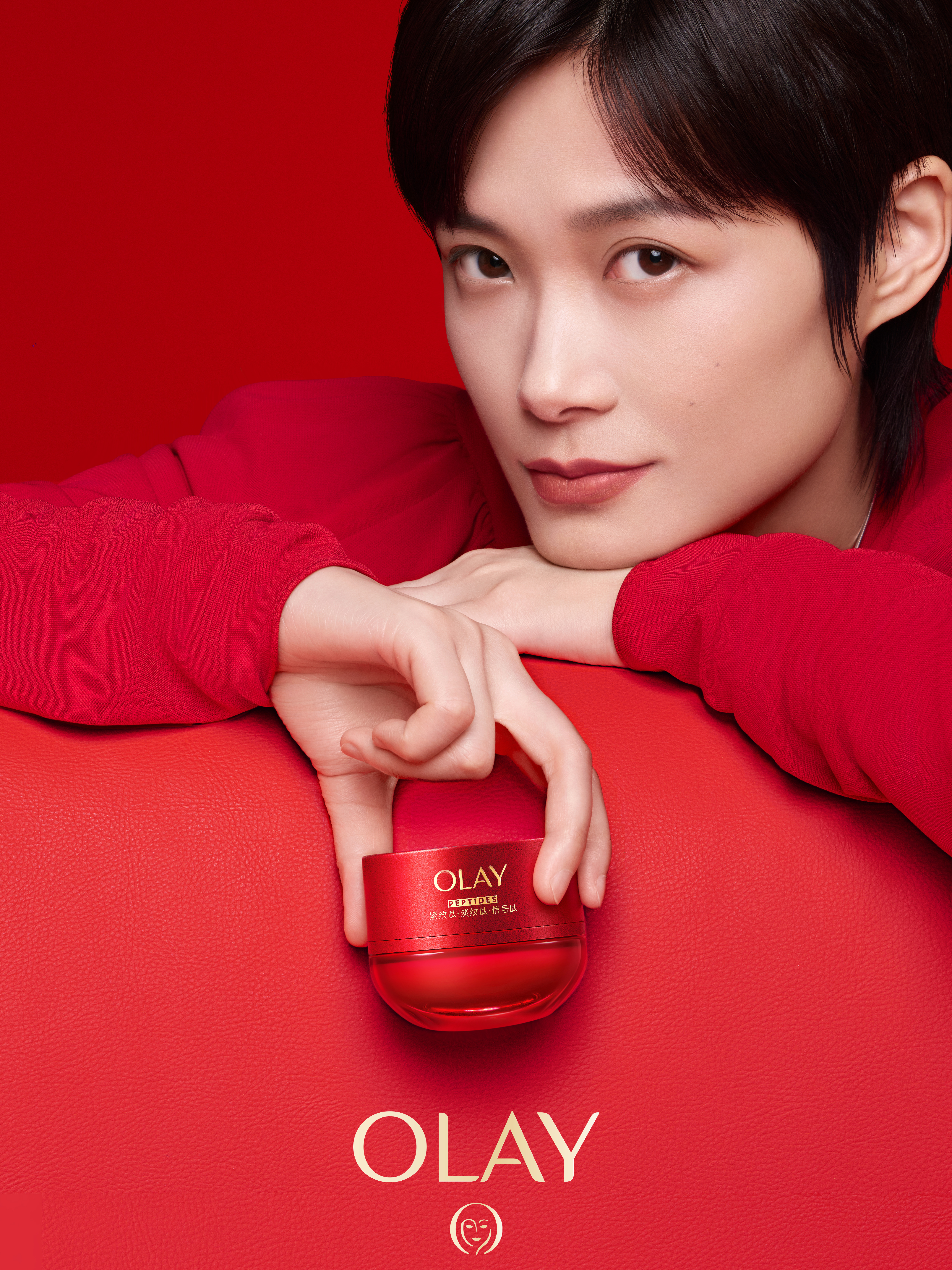 李宇春下颌线鲨我 李宇春携手OLAY，以抗老黑科技，重塑肌肤年轻法则。全新 OL