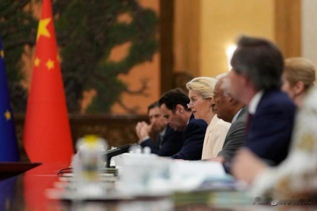 特朗普要求欧洲必须拿出6000亿美元，否则关税加到35%；欧盟选择制裁中国

麻