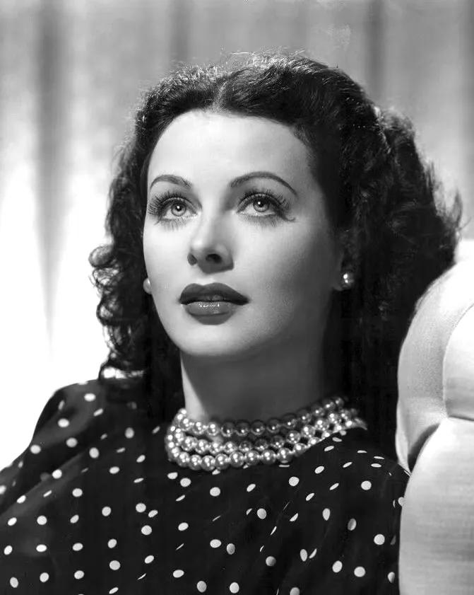 “WiFi 之母 ”海蒂-拉玛（Hedy Lamarr）

拉玛不仅以演艺事业闻