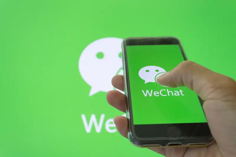 【你怎么看一名90多岁老人的微信积攒下77万条营销未读信息和90多个“温情陪伴”