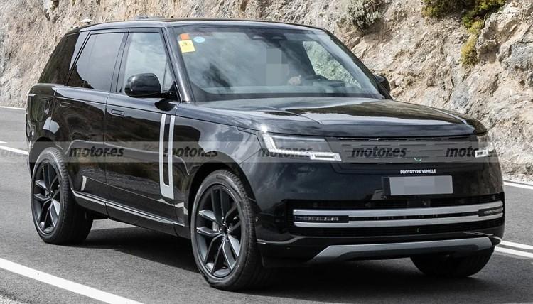 近日外媒再次曝光了全新揽胜电动版的路试谍照，该车将基于MLA平台，采用800V高