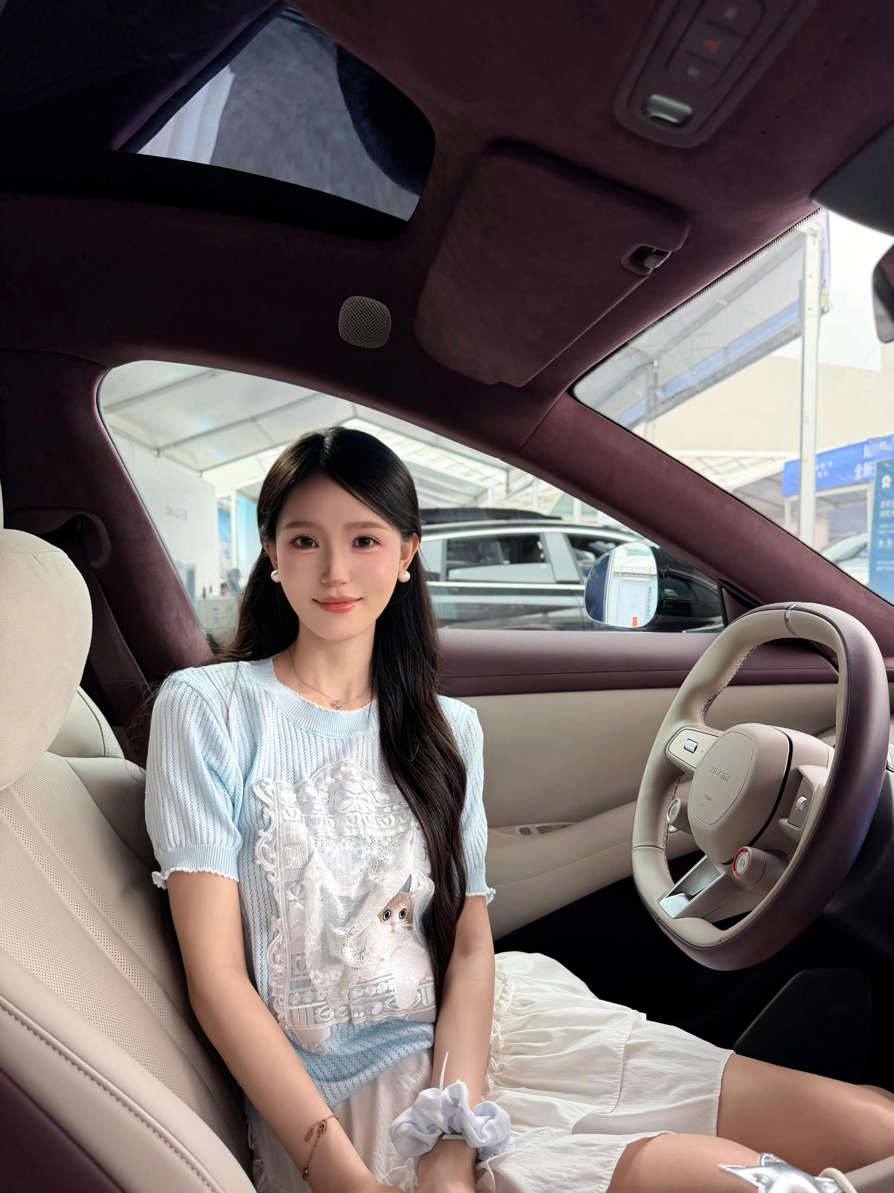 来感受一下小米YU7[举手]不得不说这个粉色深得我心！ ​​​