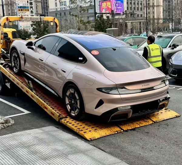 22.99万起售 全新小米SU7流金粉实车曝光：女车主又要暴增了 