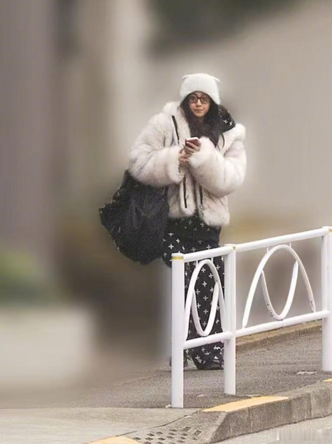 39岁泽尻英龙华与小14岁男友恋情曝光，据说春天会结婚。男友是一家公司的普通职员