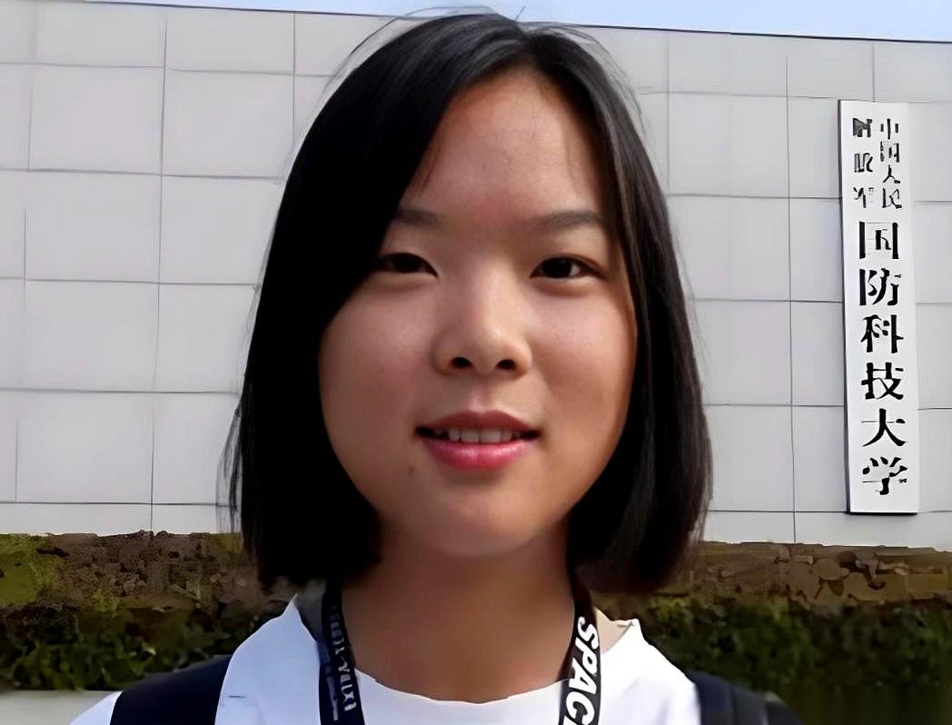 北大招生办的电话打进云南一户农家，开口就是：“李盈同学，来我们学校，给你10万奖