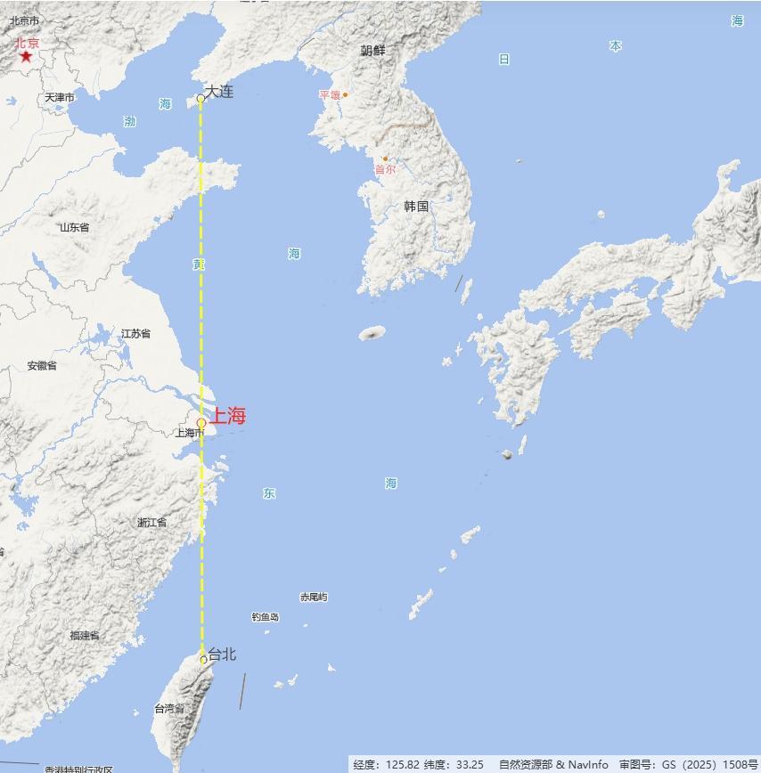 上海、台北、大连3个城市在一条直线上，市中心区域大致是同一条经线穿过：东经121