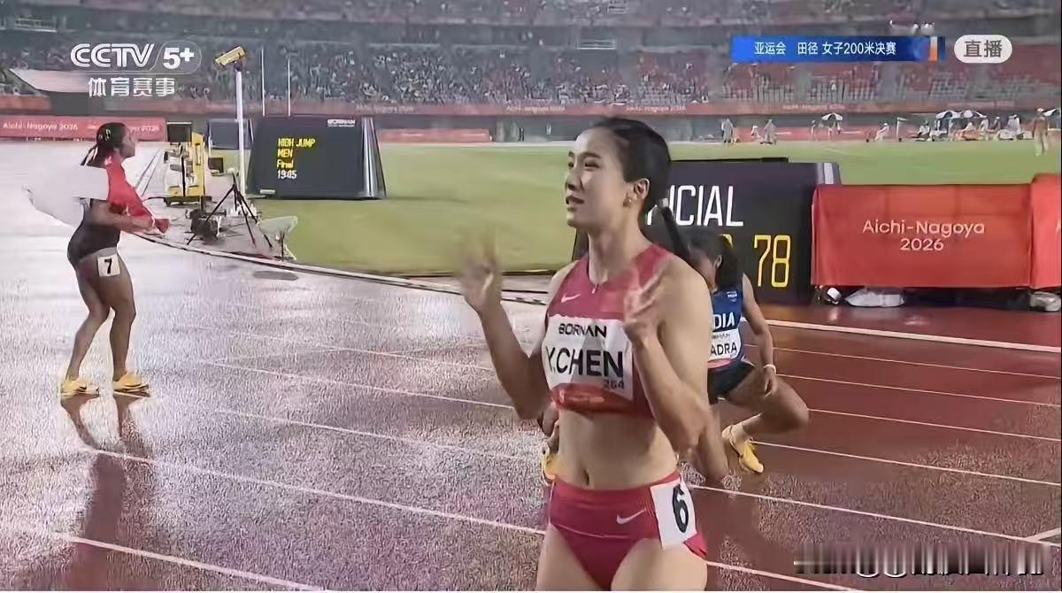这两天陈妤颉出圈了。

9月25日，名古屋亚运会女子100米决赛，她以11秒06