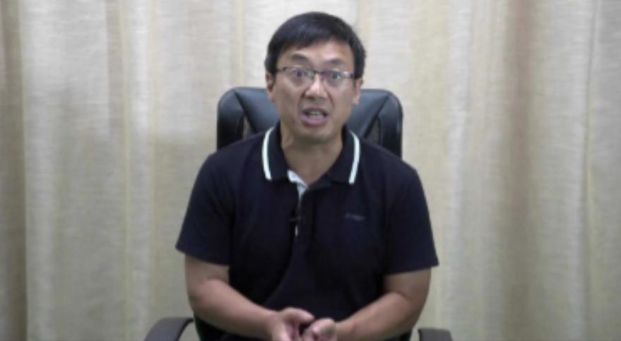 9月22日，汤家凤给陈枫那句话添了四个字，一下说到了点子上：“母语立魂，国史立根