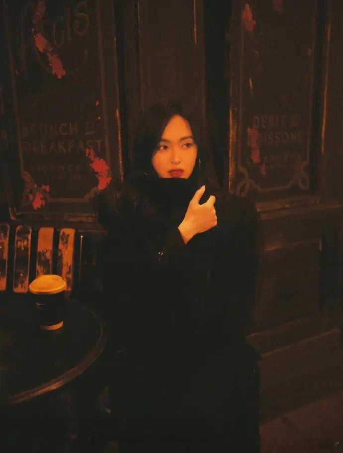 唐嫣即将出演新丽都市剧，根据亦舒小说改编的电视剧《独身女人》。这个角色太适合唐嫣