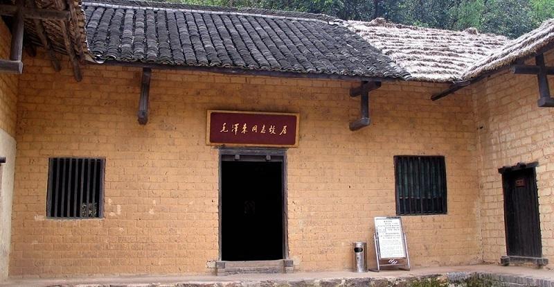 病重时毛主席想再回滴水洞，八年后女儿李讷代父重返故乡，情难自抑失声痛哭！
196