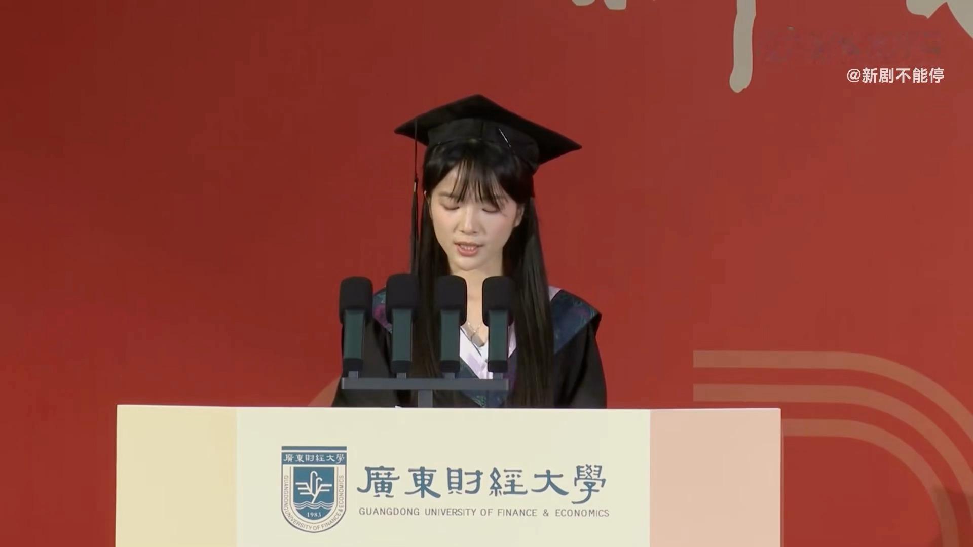 李思潼毕业典礼代表发言 哈哈好漂亮 