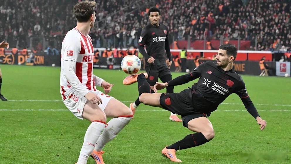 完成不可思议的运动中脚后跟进球后，勒沃库森法国球员泰里耶赛后接受采访透露，自己小