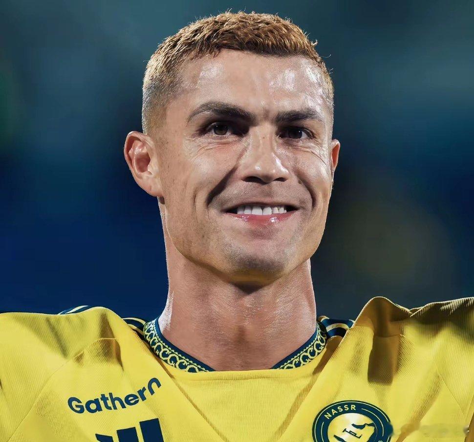 CR7王者归来！C罗伤缺复出19分钟破门，解锁生涯977球🔥历经世界杯后腹股沟