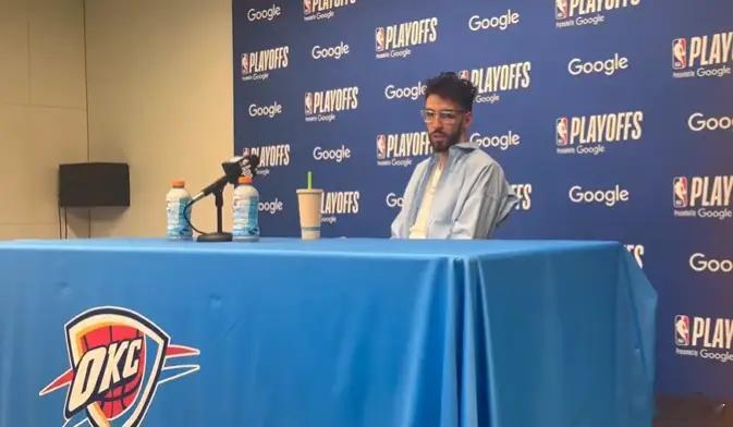 篮球  切特谈杰威腿筋受伤：我们一直希望他能和我们并肩作战04月23日讯 今日N