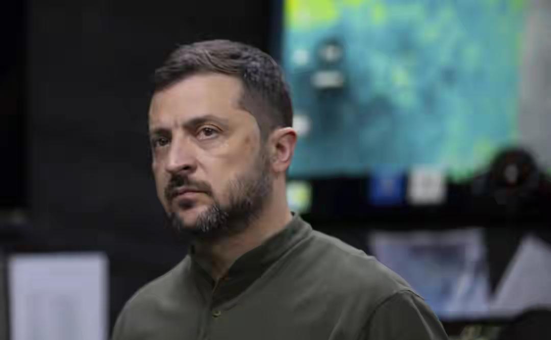 泽连斯基看不上特朗普当和平保障人，理由直白：他只剩两年半任期，之后安全保障找谁？