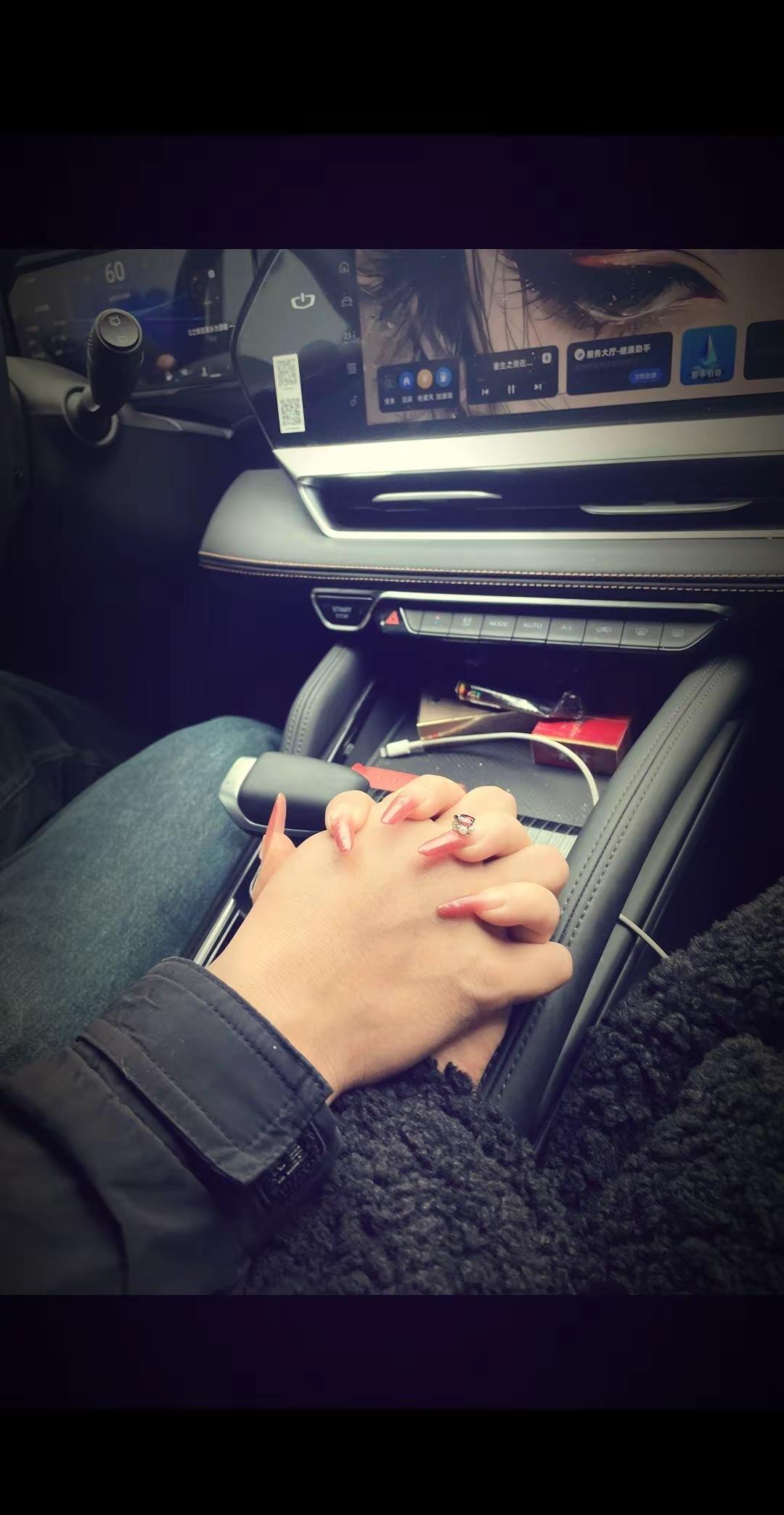 生活并不是每天都有新鲜感，安稳比什么都重要👩‍❤️‍💋‍👨