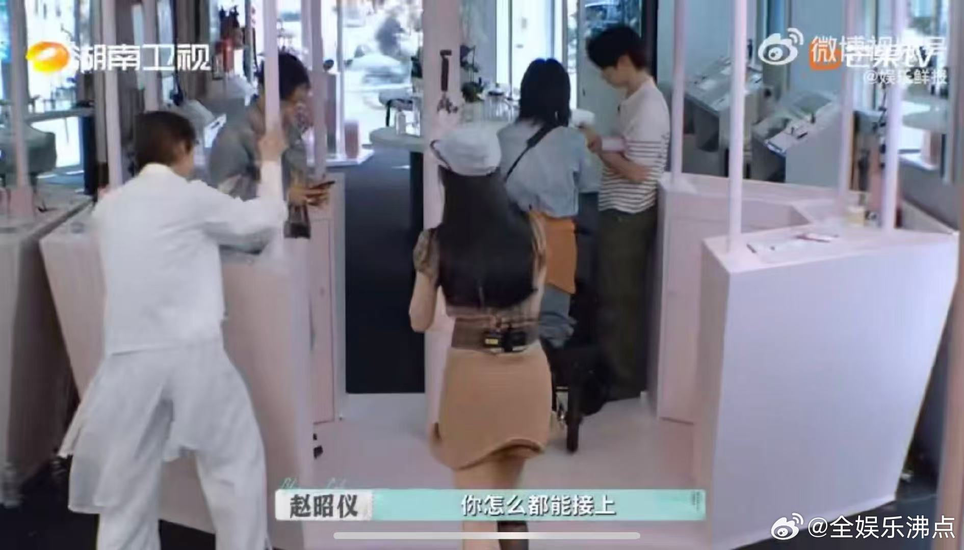 文俊辉疑似上班上疯了 好好的下班聊天，突然变成西游记对唱现场，文俊辉你是真的“疯