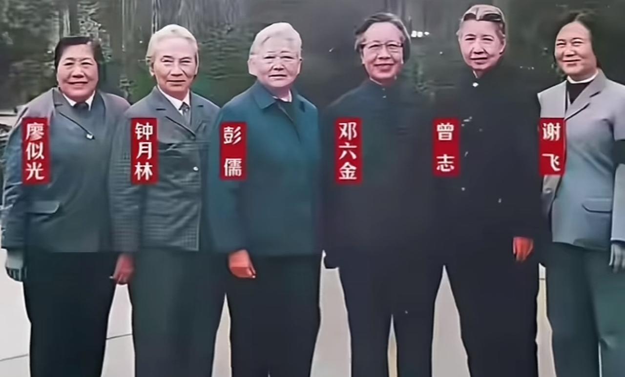 经历过长征的六位女红军


宿营的哨音刚落，事情还没有完。
锅要架起来，病号要挪