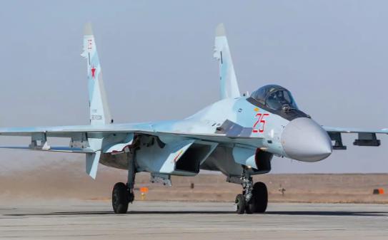 伊朗终于拿到新战机了！不是网上传的48架，是首批16架，其中12架已经停在伊朗的