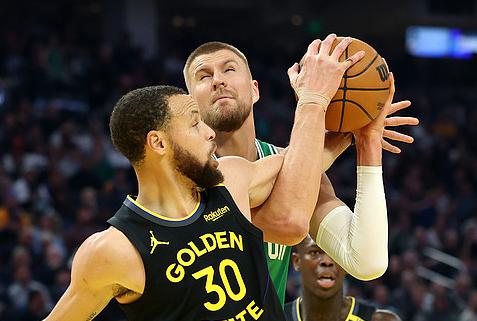 科尔：库里波神恢复良好，有望在全明星后首场比赛复出。
库里是，上个月20号，患上