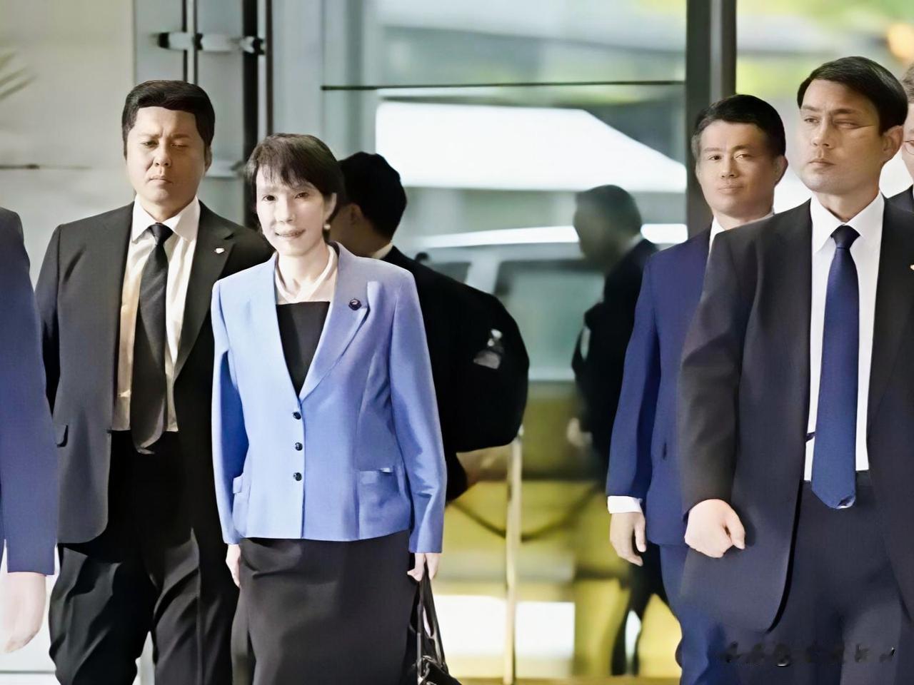 中国进步太快，新武器层出不穷，日本军国主义是真怕了。
很多人聊中日关系，张口就是