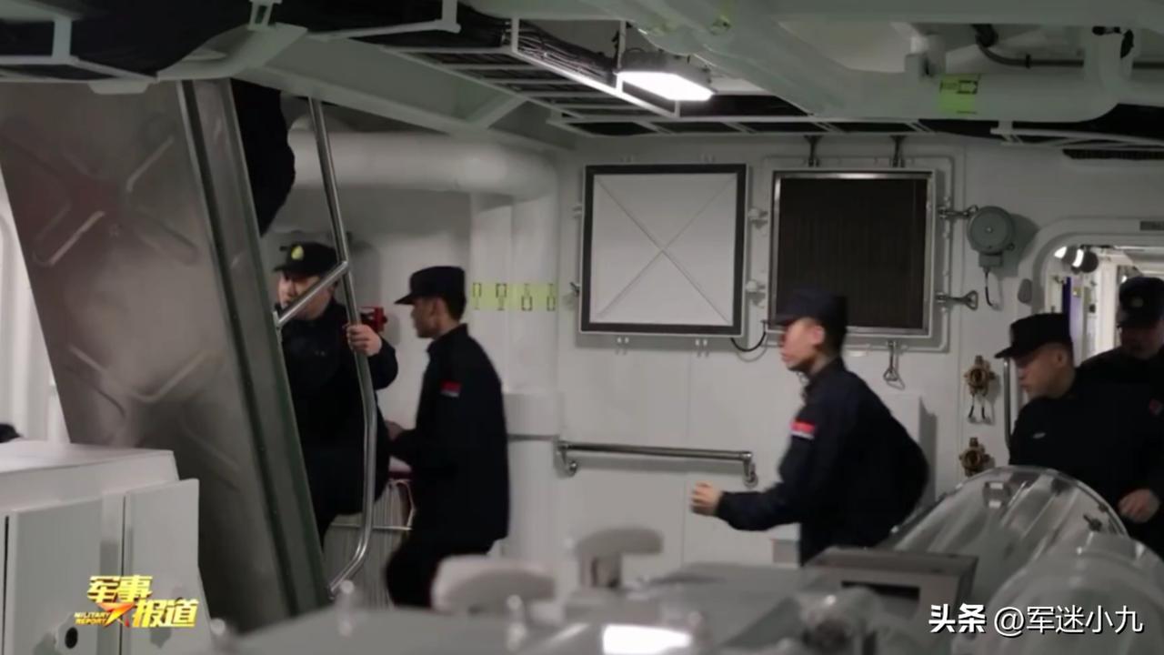 又一艘新054A亮相，居然公开内部多张照片，很先进……

最近官方报道中，
再次