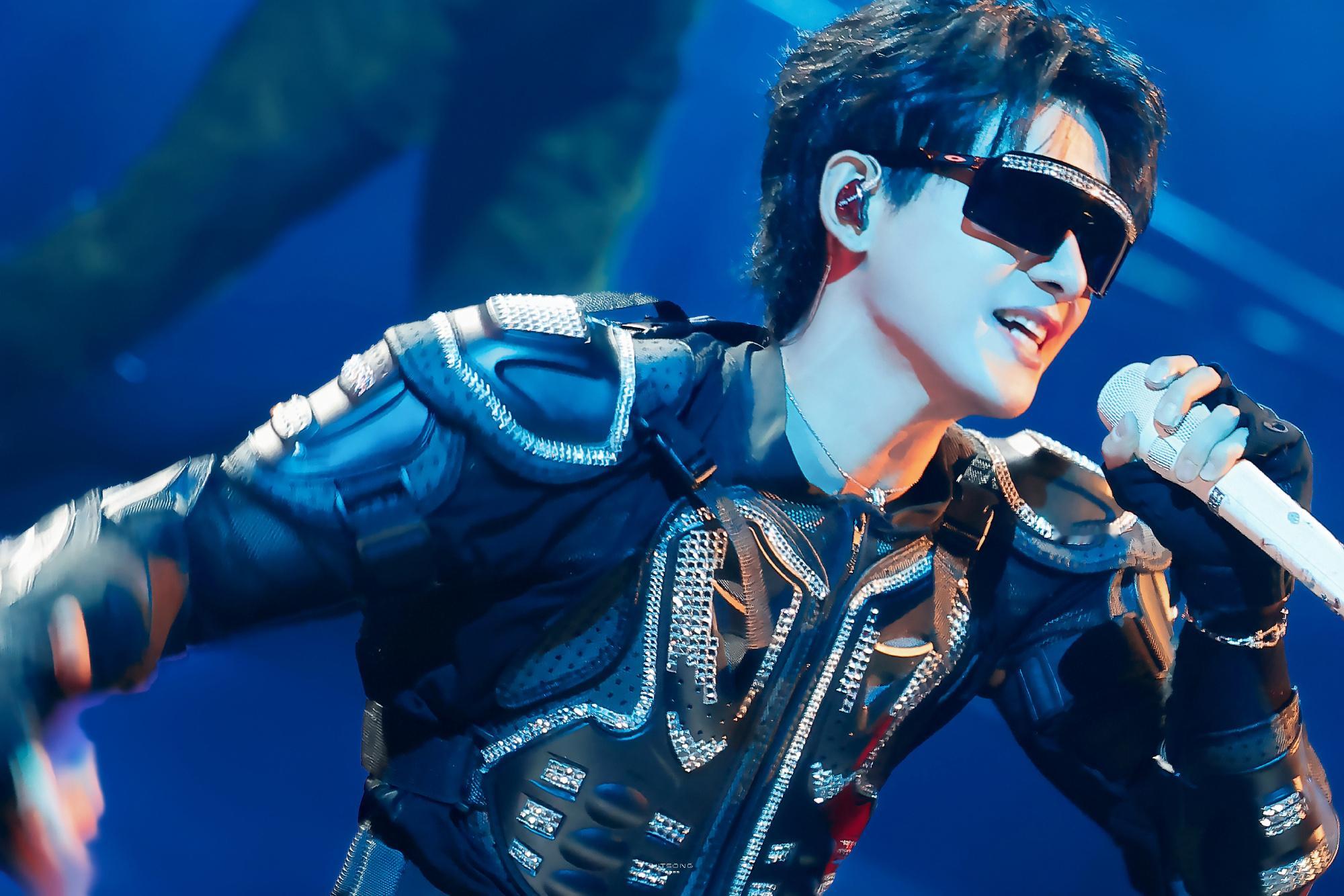 谁懂啊家人们！姚琛一句话让钱锟自费闪现北京姚琛随口一喊，钱锟立马闪现北京，自费也