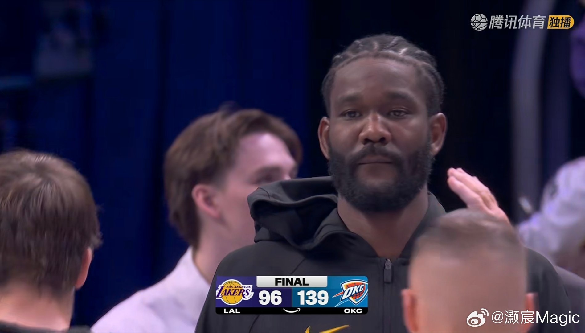 比赛结束，湖人96-139雷霆，输43分，愿东子早日康复东契奇无对抗受伤湖人官方