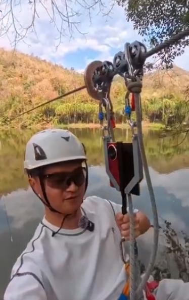 霆锋果然是极限挑战达人，连手机测评都这么硬核。2800MPa的铰链强度，意味着折