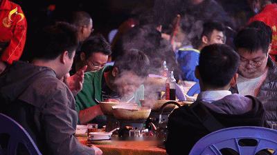 想吃够火候、镬气爆棚的地道顺德菜，直接冲伦教永丰风情食街！整条街全是经营多年老店