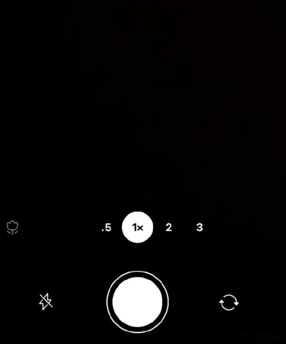 【微信拍照变焦微信拍照能变焦了】8 月 6 日，微信 iOS 端又被挖出一个全新