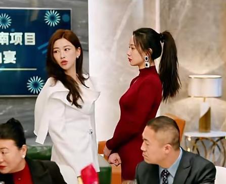 结婚十年全职太太，丈夫出轨小三竟是客户？
她净身出户，选择从酒店保洁员干起，这女