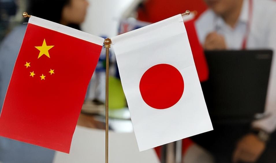 打美国输了要吃蘑菇弹，打俄罗斯输了要去西伯利亚挖土豆，打中国输了鞠个躬，道个歉，