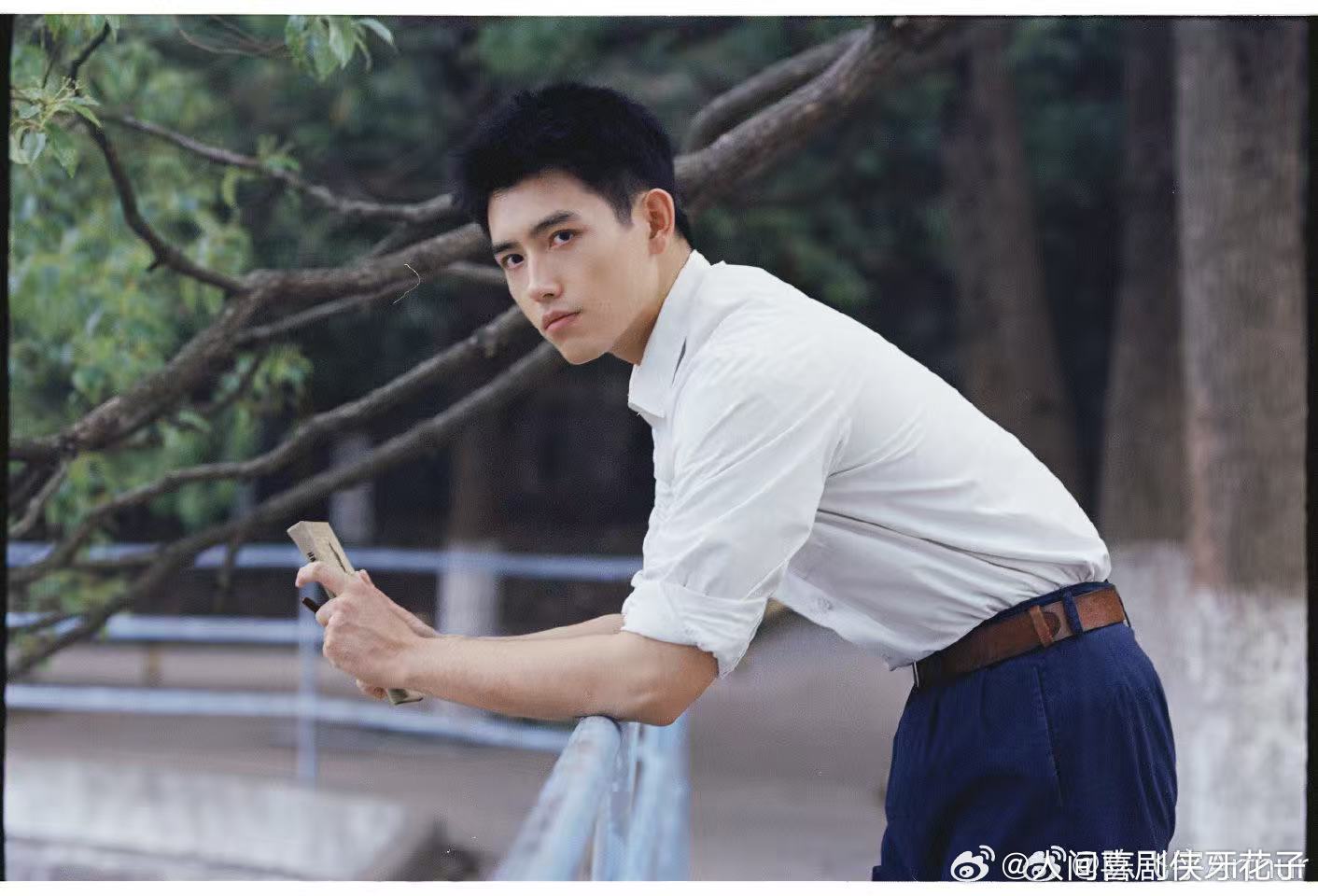 陈飞宇语音电台告别方穆扬陈飞宇纯真年代的爱情收官 方穆扬，再见啦。你要在那个纯真