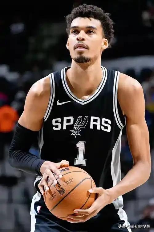 本赛季若掘金与马刺在季后赛相遇，谁赢得概率更大一些？

虽然马刺常规赛战绩西部前