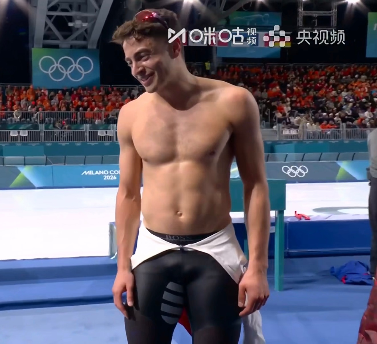 米兰冬奥速度滑冰男子1500米建议导播把直播镜头多切一些选手候场区，有利于提高收