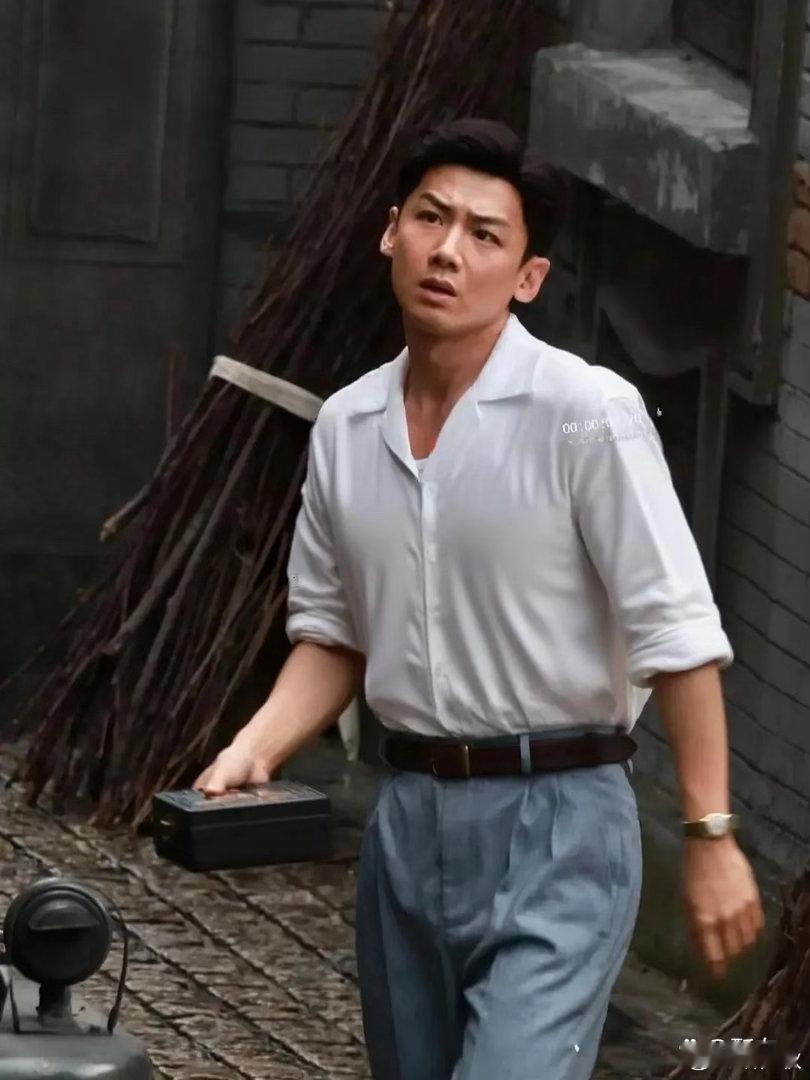 这是白敬亭？怎么感觉面相都变了？ 