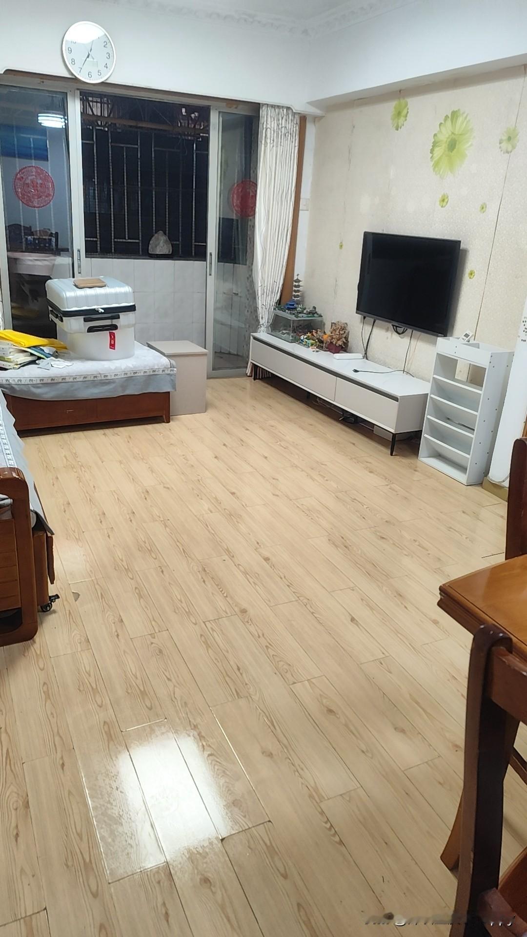 在一个客户身上连续三天挣了4次工钱。
这个客户，第一天打扫他家新租的房子，第二天