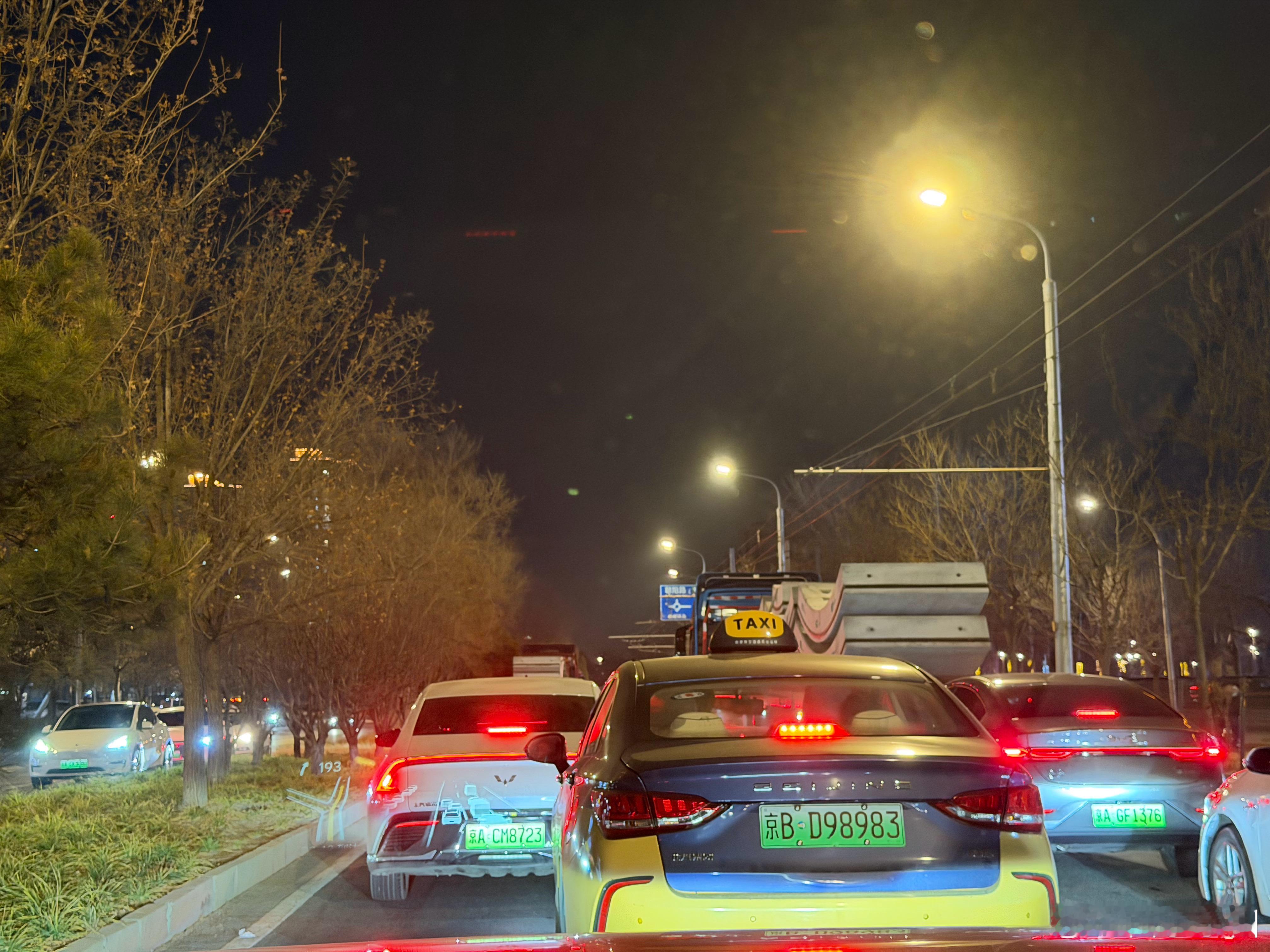 下班回家已经开了一小时车快到了爆堵！十五分钟没动过 感觉开始焦虑……堵车时候你会