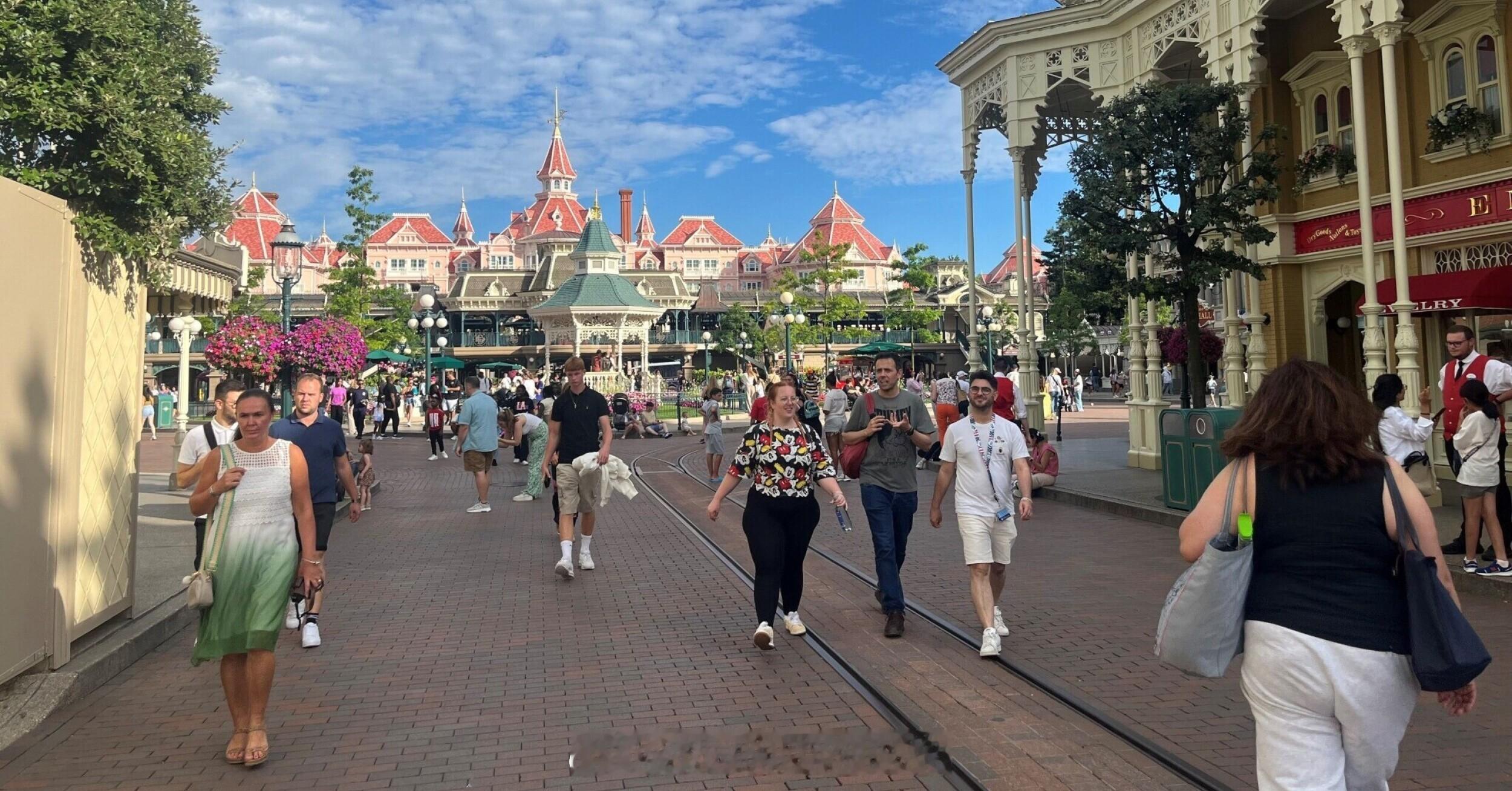 海外新鲜事 巴黎迪士尼乐园：创纪录净利润2.6亿欧元，投入10亿欧元建设新项目巴